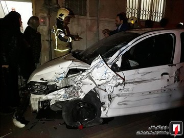 تصادف پژو 206 با عابر و پراید در بزرگراه رسالت