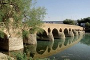 عرشه پل قدیمی اصفهان به قیر نشست؟!/ پاسخ میراث فرهنگی در ارتباط با مرمت پل شهرستان