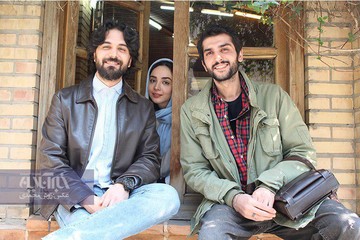 تصاویر | همایون اسعدیان و بازیگران سریال «لحظه گرگ و میش» در کافه خبر