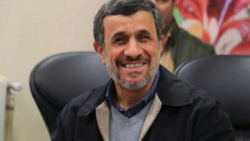 دیدار نوروزی احمدی‌نژاد با یاران زندانی/ عکس