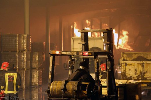 آتش‌سوزی یک واحد تولیدی در شهر صنعتی البرز