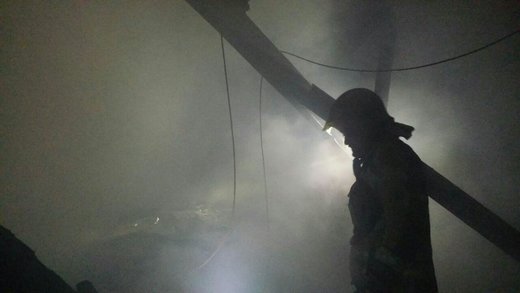 آتش سوزی کارگاه مبل و مصنوعات چوبی در بزرگراه آزادگان
