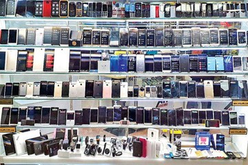 گوشی‌های وارداتی توقیفی چراغ خاموش به بازار عرضه شدند