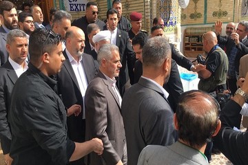 روحانی در حرم امام علی(ع)