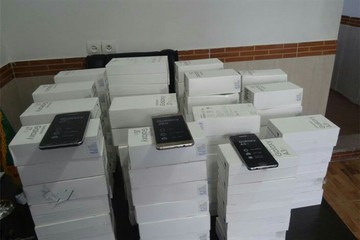 محموله ۷ میلیاردی تلفن همراه قاچاق در همدان کشف شد