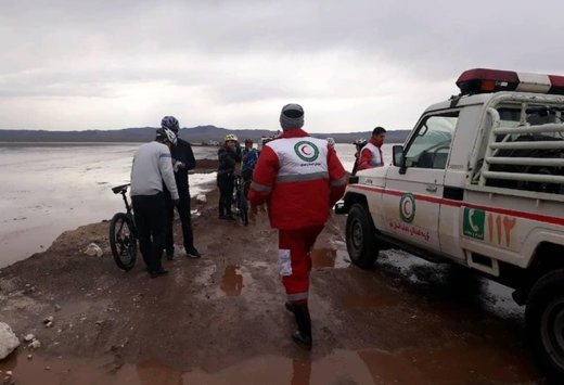 تیم دوچرخه سواری در حوض سلطان قم گرفتار شدند
