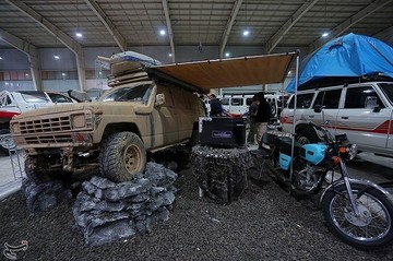 نمایشگاه خودروهای کلاسیک و مدرن در اصفهان
