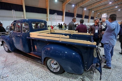 نمایشگاه خودروهای کلاسیک و مدرن در اصفهان