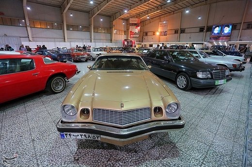 نمایشگاه خودروهای کلاسیک و مدرن در اصفهان