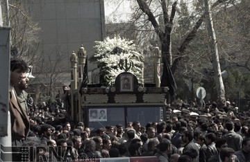 26 اسفند 1373؛درگذشت حجت الاسلام و المسلمین حاج سید احمد خمینی