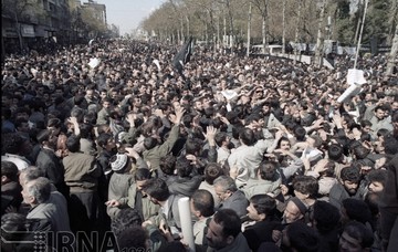 26 اسفند 1373؛درگذشت حجت الاسلام و المسلمین حاج سید احمد خمینی