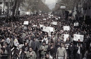 26 اسفند 1373؛درگذشت حجت الاسلام و المسلمین حاج سید احمد خمینی