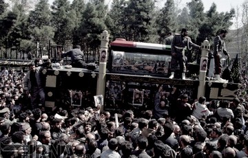 26 اسفند 1373؛درگذشت حجت الاسلام و المسلمین حاج سید احمد خمینی