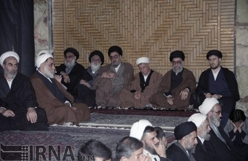 26 اسفند 1373؛درگذشت حجت الاسلام و المسلمین حاج سید احمد خمینی