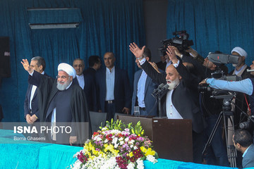 سخنرانی رئیس جمهور در اجتماع پرشور مردم در ورزشگاه شهدای کنگان