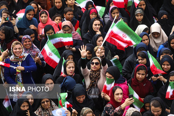 سخنرانی رئیس جمهور در اجتماع پرشور مردم در ورزشگاه شهدای کنگان