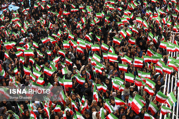 سخنرانی رئیس جمهور در اجتماع پرشور مردم در ورزشگاه شهدای کنگان