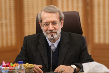 تاکید لاریجانی بر تسهیل همکاری‌های بانکی و توریستی بین ایران و قزاقستان
