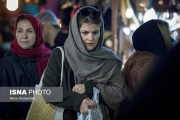 قیمت برخی میوه‌های پرطرفدار مانند سیب در بازار تهران 3700 تا 4400 تومان قیمت‌گذاری شده، اما در مناطق شمالی تهران با ارقام بالاتری فروخته می‌شود