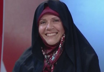 پزشک زنی که چهره مردمی سال شد/ بار روی دوشم سنگین‌تر شده است