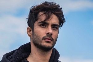 در آستانه نمایش در سینمای رسانه/ رونمایی از گریم ساعد سهیلی در «روز صفر»
