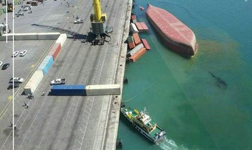 عکس هوایی از محل غرق‌شدن کشتی در بندرعباس