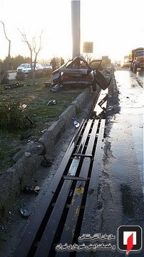 تصادف پژو206 با  پژو 405 و تابلوی راهنمایی  در جاده مخصوص کرج
