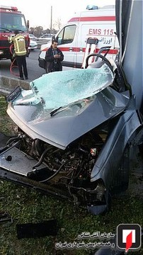 تصادف پژو206 با  پژو 405 و تابلوی راهنمایی  در جاده مخصوص کرج