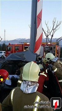 تصادف پژو206 با  پژو 405 و تابلوی راهنمایی  در جاده مخصوص کرج