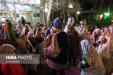 مراسم قاشق‌زنی در محله یوسف‌آباد تهران