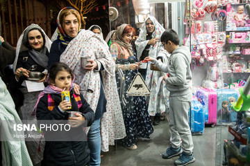 مراسم قاشق‌زنی در محله یوسف‌آباد تهران