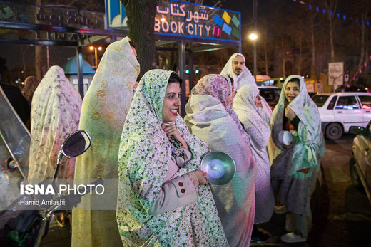 مراسم قاشق‌زنی در محله یوسف‌آباد تهران