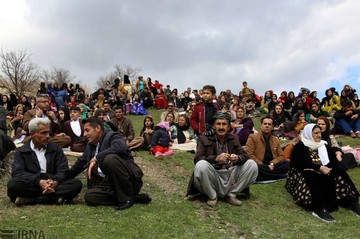 نوروز و استقبال از بهار در روستای گویزه کوره