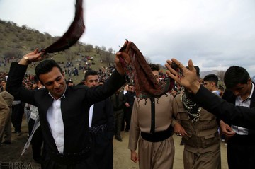 نوروز و استقبال از بهار در روستای گویزه کوره