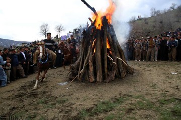 نوروز و استقبال از بهار در روستای گویزه کوره