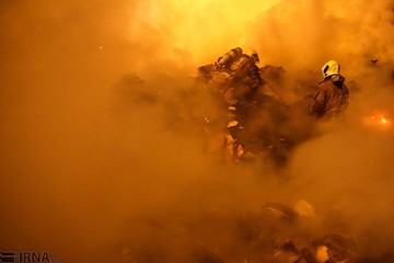 آتش‌سوزی انبار کالا در خیابان مولوی