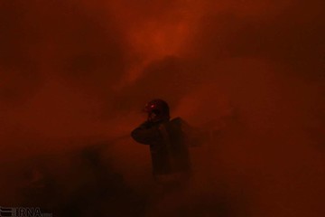 آتش‌سوزی انبار کالا در خیابان مولوی