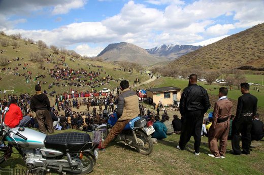 نوروز و استقبال از بهار در روستای گویزه کوره