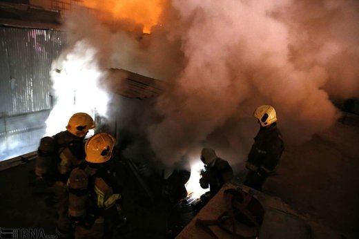 آتش‌سوزی انبار کالا در خیابان مولوی