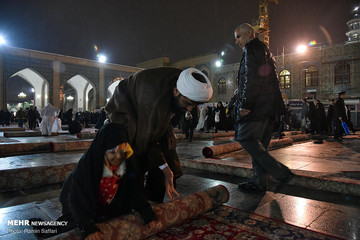 بارش باران در آخرین شب سال ۹۷ در حرم رضوی