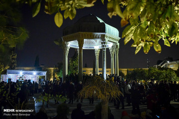 تحویل سال ۱۳۹۸ هجری شمسی در حافظیه شیراز