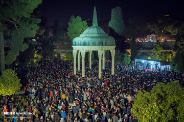 تحویل سال ۱۳۹۸ هجری شمسی در حافظیه شیراز