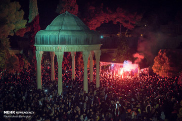 تحویل سال ۱۳۹۸ هجری شمسی در حافظیه شیراز