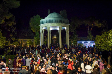 تحویل سال ۱۳۹۸ هجری شمسی در حافظیه شیراز