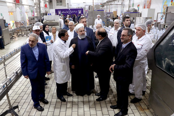 بازدید رئیس‌جمهور از مجموعه تولیدی شرکت صنایع شیر ایران(پگاه)
