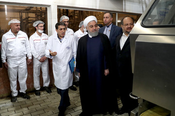 بازدید رئیس‌جمهور از مجموعه تولیدی شرکت صنایع شیر ایران(پگاه)