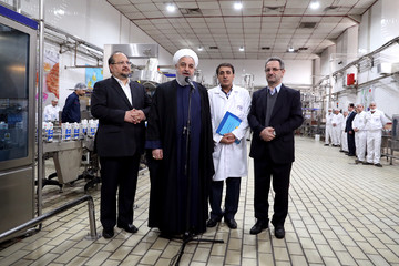 بازدید رئیس‌جمهور از مجموعه تولیدی شرکت صنایع شیر ایران(پگاه)
