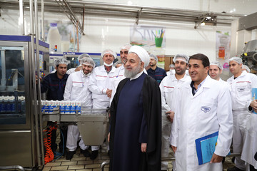 بازدید رئیس‌جمهور از مجموعه تولیدی شرکت صنایع شیر ایران(پگاه)