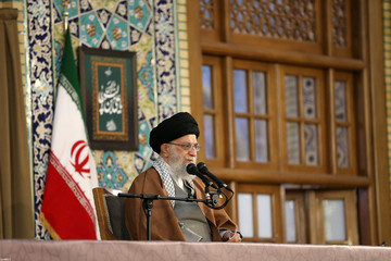 حضور و سخنرانی رهبر انقلاب در اجتماع زائران و مجاوران حرم مطهر رضوی