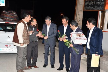 استقبال شهردار، رئیس شورای شهر و کارکنان شهرداری یاسوج از اولین مسافر نوروزی